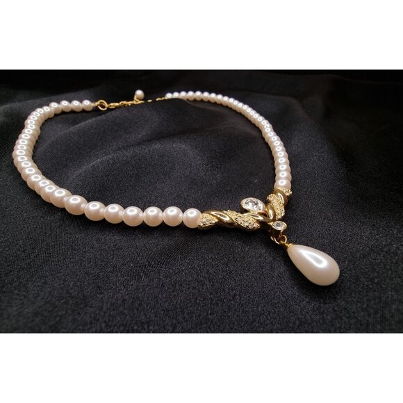 Vintage Napier Gold-Tone Necklace With Faux Pearl & Rhinestone Pendant - Picture 4 of 6